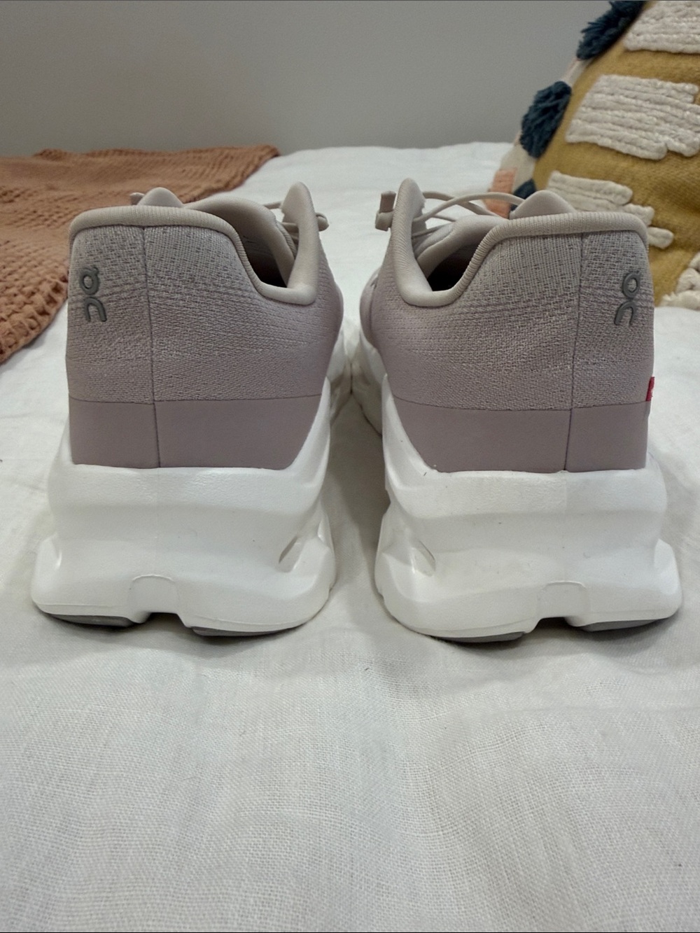 OnCloud women Cloudtilt lavender|white
BESTSELLER
$170 Running Sneakers Sz 9 NEW - Picture 9 of 10